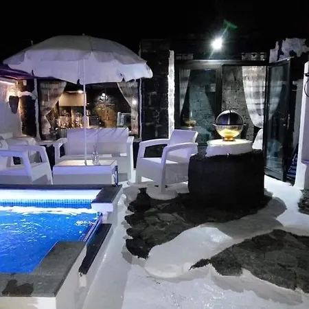 Vila Aloelux ! - Private With Jacuzzi, Cinema ,massage ,wonderful View, Art Desing