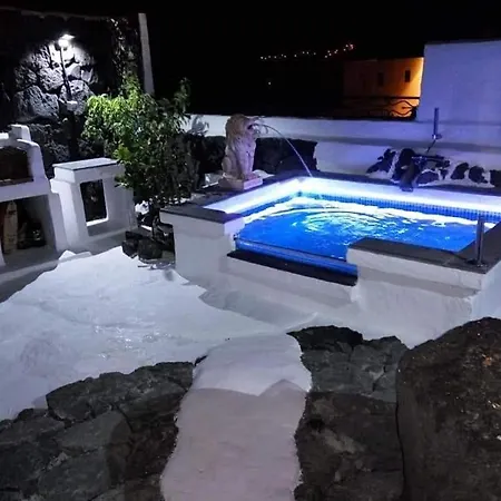 Aloelux ! - Private With Jacuzzi, Cinema ,massage ,wonderful View, Art Desing Vila *
